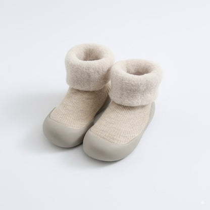 Scarpine invernali BabyLab BabyHug panna con suola grigio chiaro antiscivolo, vista 3/4.