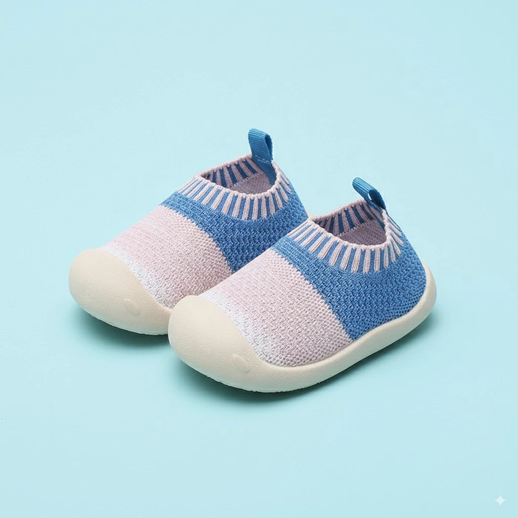 Scarpina primi passi antiscivolo blu e rosa in maglia, vista frontale