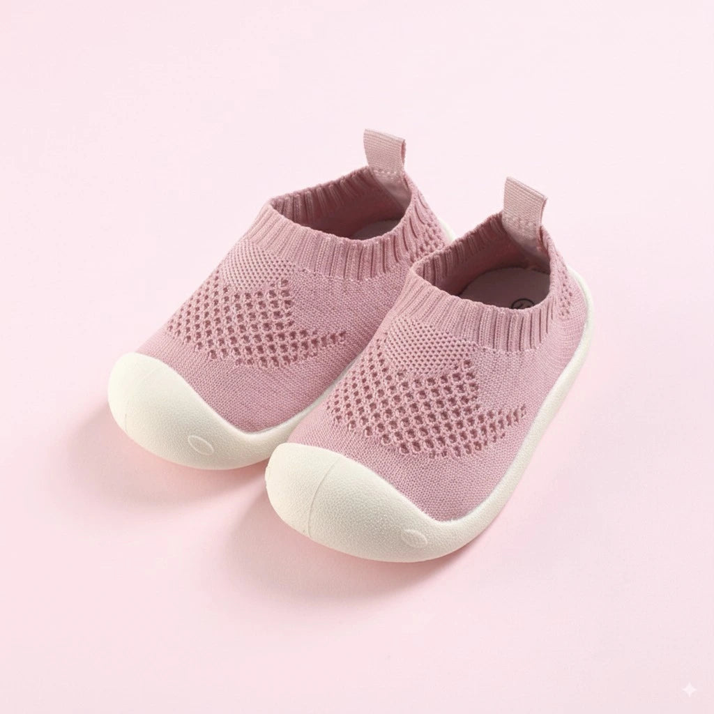 Scarpina primi passi antiscivolo rosa in maglia, vista frontale