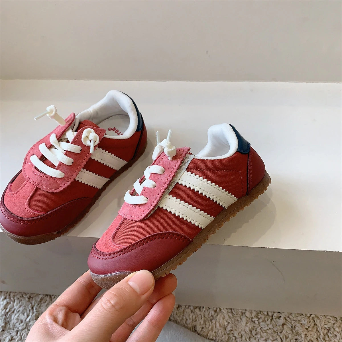 Scarpine Sprint rosse per bimbi ai primi passi, tomaia resistente e suola antiscivolo in TPE.